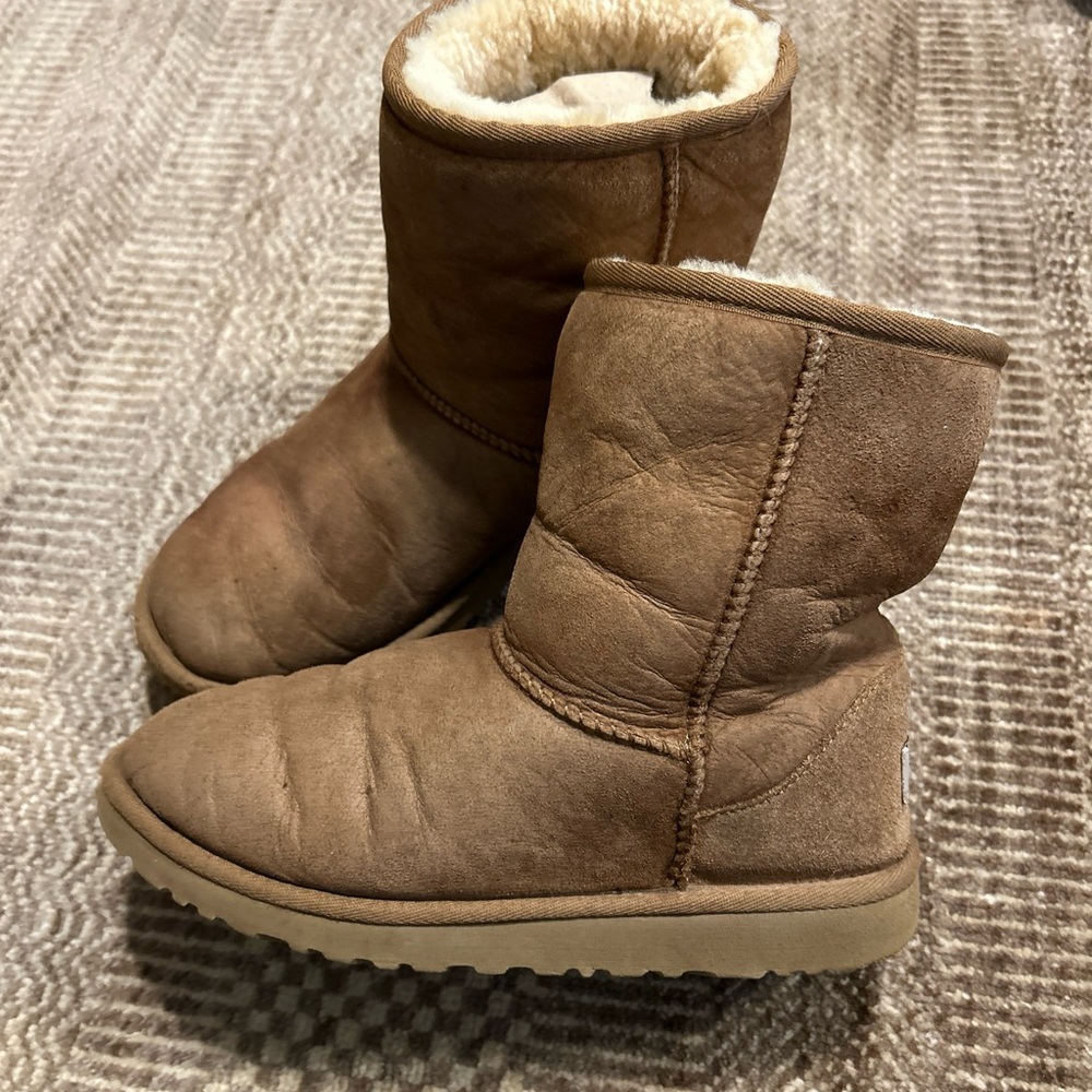Ugg Children's Boots Size 5, S/N 5251